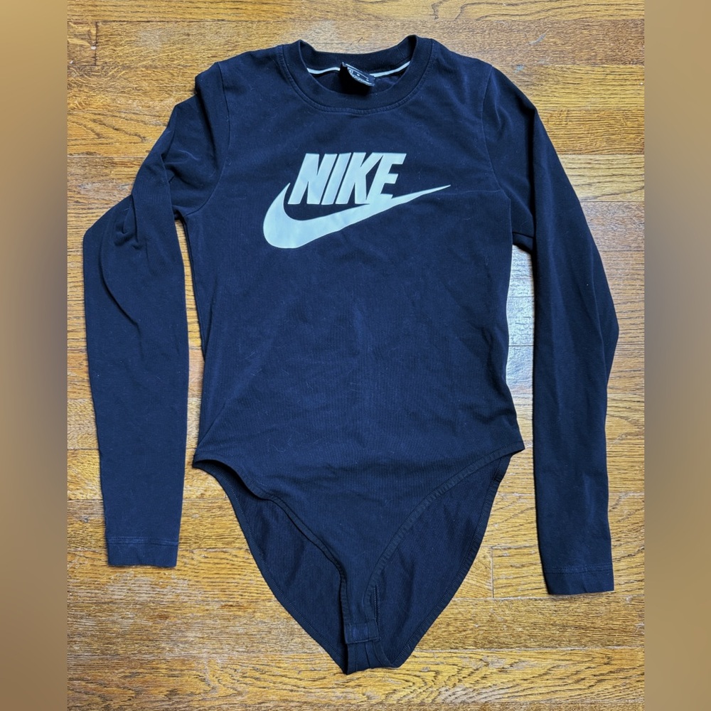 NIKE LONG SLEEVE BODYSUIT (M)